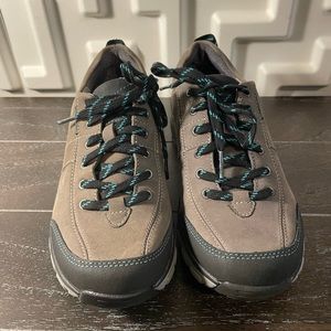 Clarks Wave Trek Womens 64755 Waterproof Hiking Brown Walking 7.5 shoe